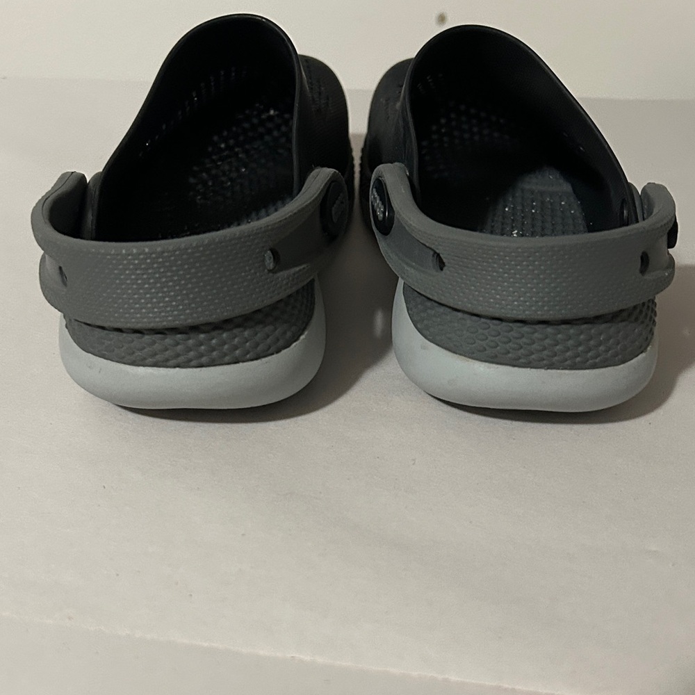 Kids LiteRide Crocs Black and Gray Clogs‎ - Picture 3 of 6
